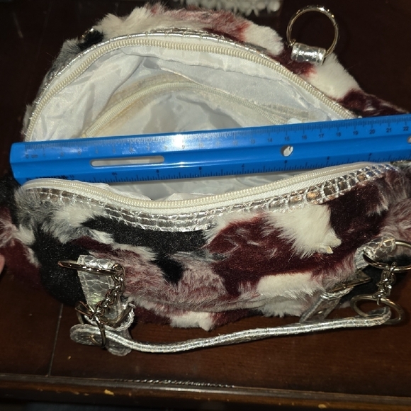 (J8) Black and White Mini Bag with Patch Fur Design - Picture 6 of 7